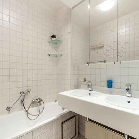 Cozy Seaside Escape With Balcony, Cleaning Included Knokke-Heist