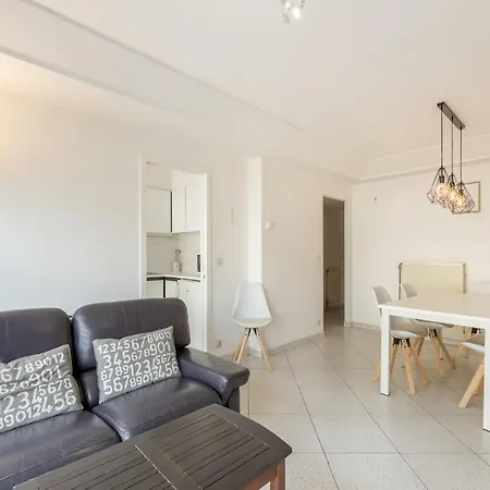 Cozy Seaside Escape With Balcony, Cleaning Included *