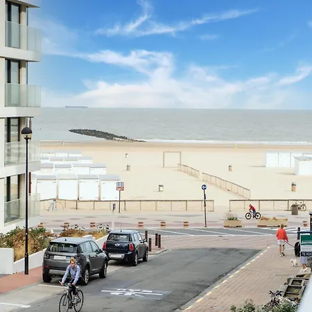 Cozy Seaside Escape With Balcony, Cleaning Included * Knokke-Heist