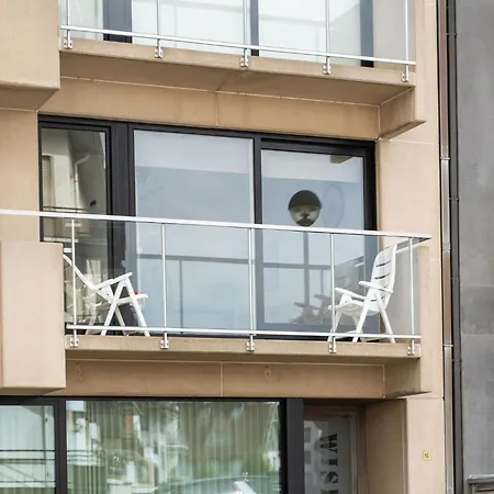 Cozy Seaside Escape With Balcony, Cleaning Included *