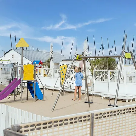 Cozy Seaside Escape With Balcony, Cleaning Included * Knokke-Heist