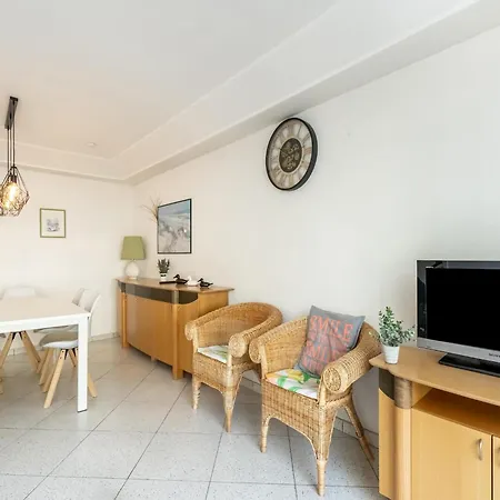Cozy Seaside Escape With Balcony, Cleaning Included * Knokke-Heist