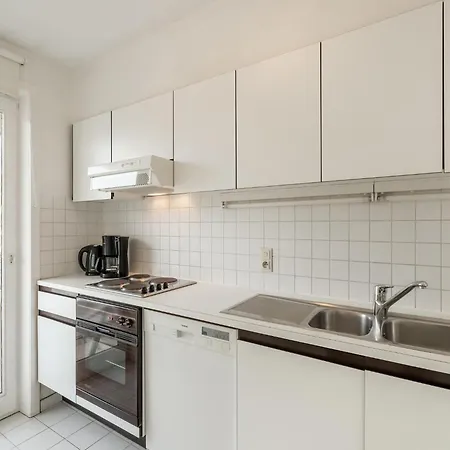 Apartment Cozy Seaside Escape With Balcony, Cleaning Included *