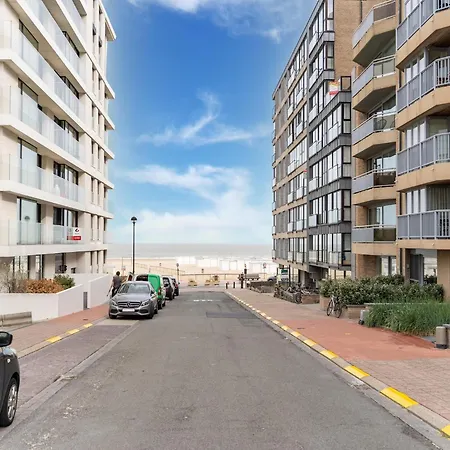 Apartment Cozy Seaside Escape With Balcony, Cleaning Included *