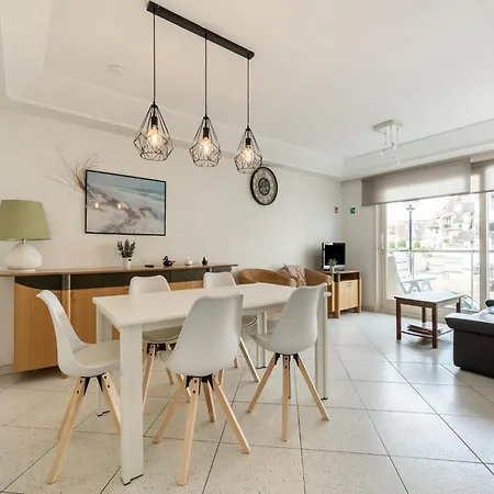 Cozy Seaside Escape With Balcony, Cleaning Included Apartment *