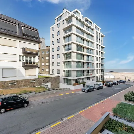 Cozy Seaside Escape With Balcony, Cleaning Included Apartment